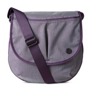 Lululemon The Essentials Bag
Deep Zinfandel / White (purple)